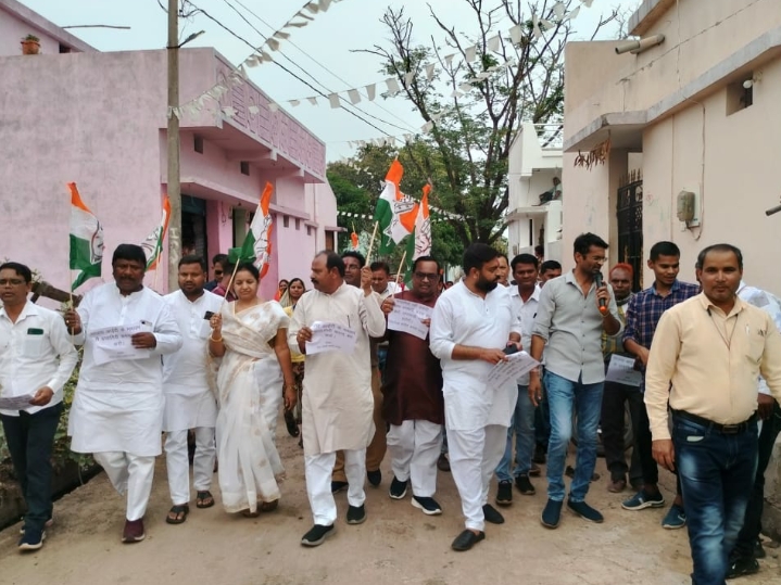 आयकर नोटिस के विरोध में कांग्रेस ने सभी जिलों में किया उग्र प्रदर्शन