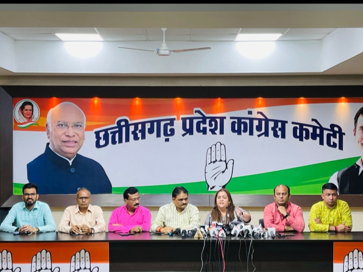कांग्रेस की राष्ट्रीय प्रवक्ता एवं छत्तीसगढ़ की मीडिया प्रभारी राधिका खेड़ा ने राजीव भवन में पत्रकारवार्ता को किया संबोधित…