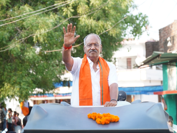 बृजमोहन अग्रवाल ने बलौदा बाजार में रोड शो कर जुटाया जन समर्थन, भाजपा को प्रचंड मतों से जिताने की अपील…