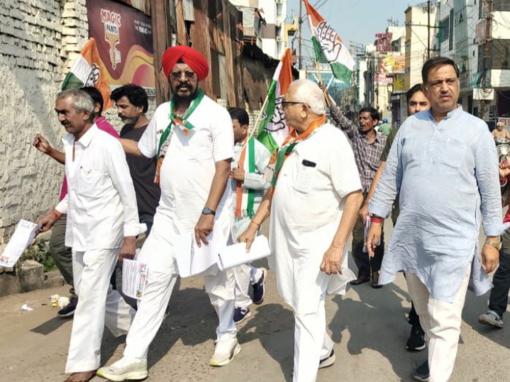 उत्तर विधानसभा के वार्डो में घर घर दस्तक देते जनसंपर्क किया पूर्व विधायक जुनेजा व शहर अध्यक्ष गिरीश दुबे रहे मौजूद…