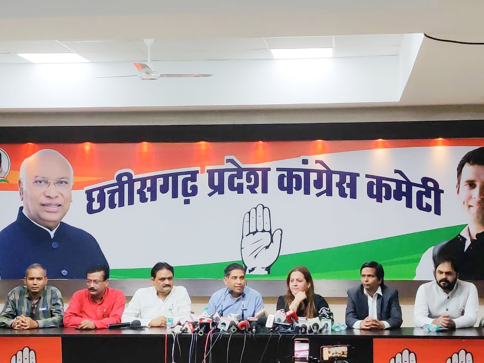 प्रोफेसनल कांग्रेस क़े राष्ट्रीय अध्यक्ष प्रवीण चक्रवर्ती की पत्रकारवार्ता…