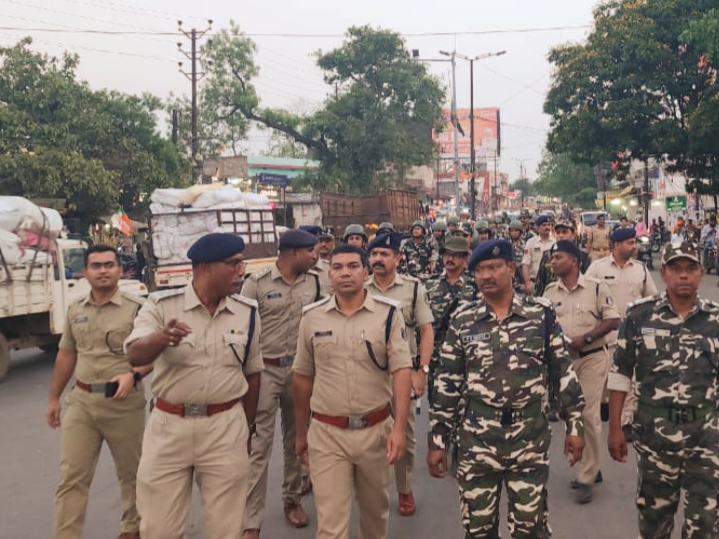 लोक सभा चुनाव के मद्देनजर रायपुर पुलिस का फ्लैग मार्च…
