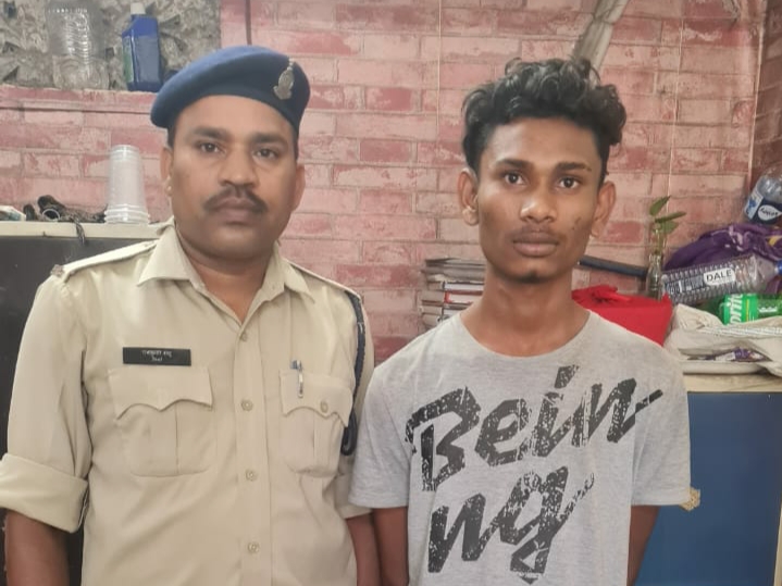 धारदार चाकू के साथ आरोपी गिरफ्तार…