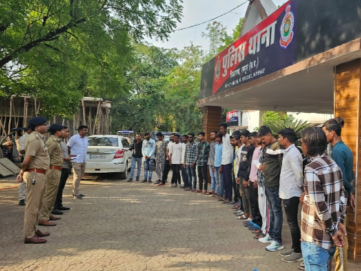 318 से अधिक चाकूबाजों सहित अपराधिक तत्वों को थाना हाजिर कर परेड लेकर दी गई समझाईश…