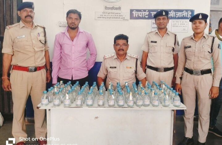 थाना खरोरा पुलिस द्वारा अवैध शराब के साथ आरोपी को किया गया गिरफ्तार…