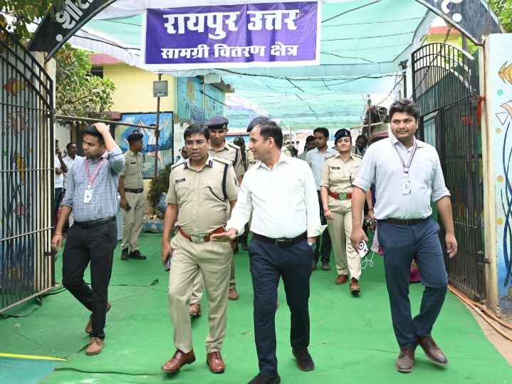 रायपुर में 18 सीएपीएफ कंपनी, 7 सीएएफ कंपनी के साथ 1995 अन्य पुलिस बल, होमगार्ड, फॉरेस्ट गार्ड, कोटवार लगे हैं चुनावी ड्यूटी में…