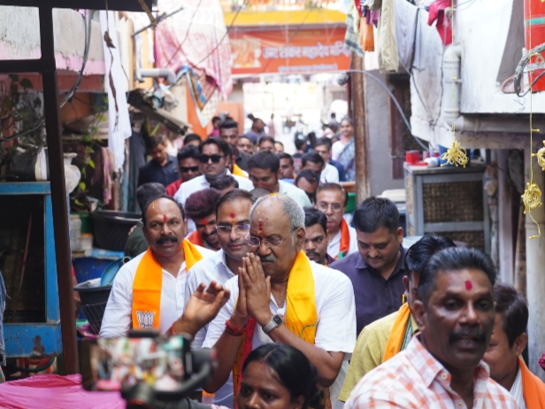 आज बृजमोहन अग्रवाल ने घर-घर किया जनसंपर्क, मांगे वोट