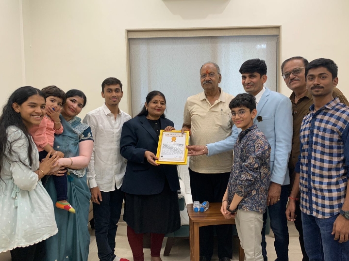 रितेश जैन का नाम गोल्डन बुक ऑफ वर्ल्ड रिकार्ड में, शिक्षा-संस्कृति मंत्री बृजमोहन अग्रवाल के समक्ष उन्हे प्रदान किया गया सर्टिफिकेट…