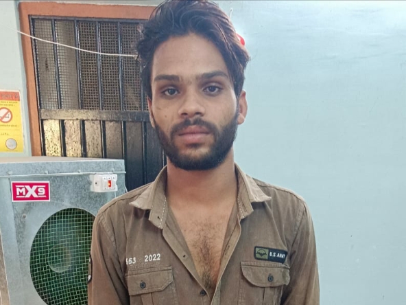 हाथ में चाकू लेकर लोगो को आतंकित करते आरोपी गिरफ्तार…