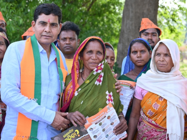 सुंदरगढ़ उड़ीसा में राजस्व मंत्री टंक राम वर्मा का धुंआधार प्रचार