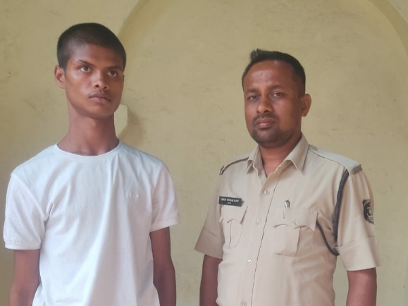 धारदार चाकू के साथ 02 आरोपी गिरफ्तार…