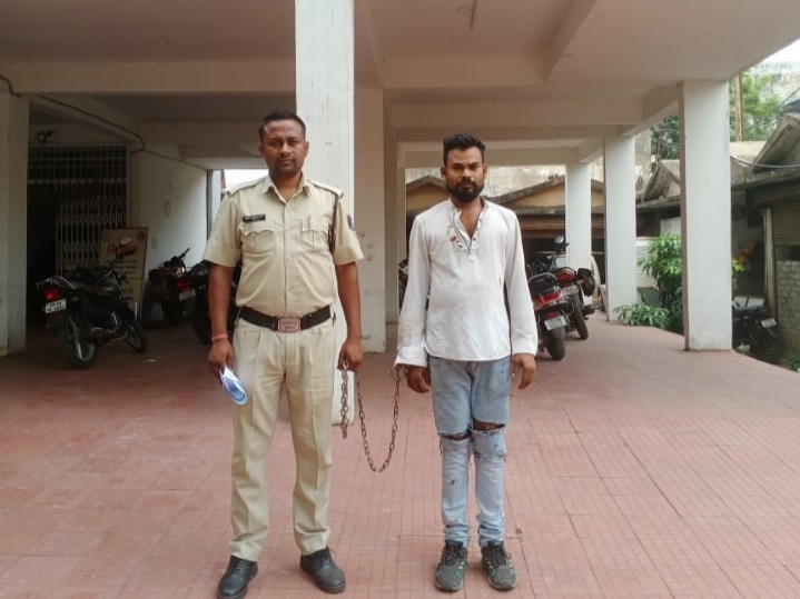 धारदार चाकू के साथ आरोपी धनीराम साहू उर्फ गोलू गिरफ्तार…