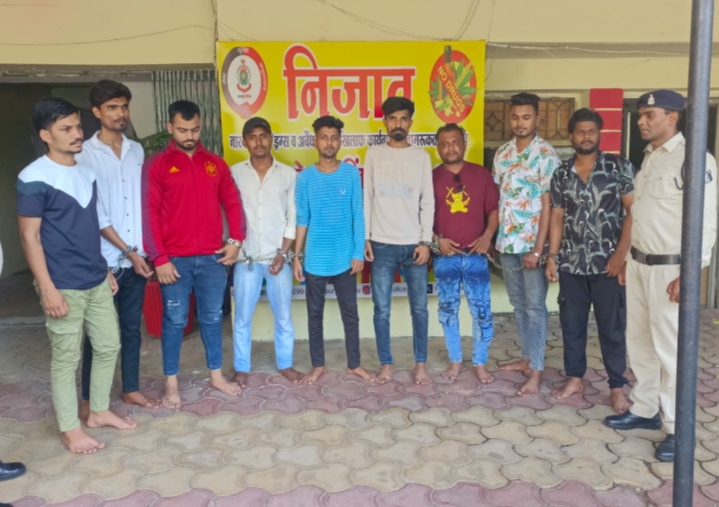 राजातालाब क्षेत्र में जुआ खेलते 10 आरोपी गिरफ्तार…
