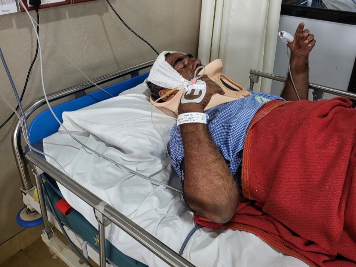 रायपुर, दूध बेचने वाले युवक राजा ने बचाई हवलदार शंभूनाथ की जान। दुर्घटना में घायल हवलदार को पहुंचाया अस्पताल…