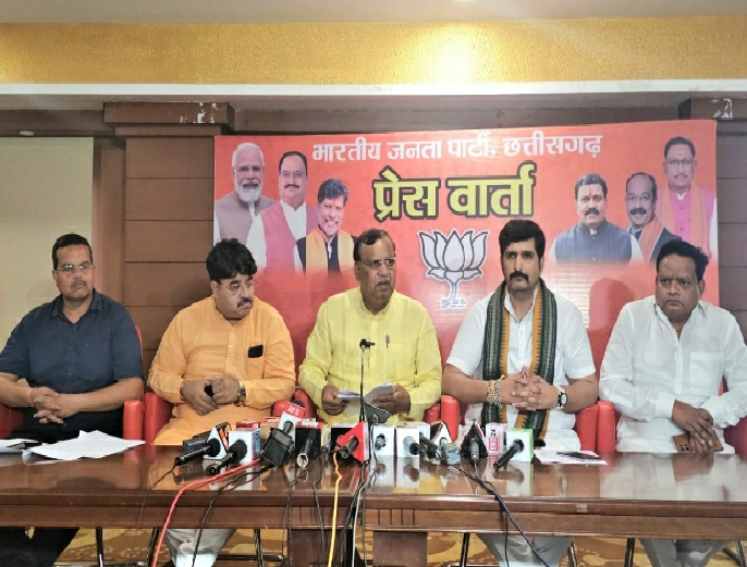 जिस दिन नक्सलियों ने छत्तीसगढ़ के नेताओ की हत्या की उसी दिन कांग्रेस नक्सलियों के समर्थन में प्रेस वार्ता कर रही है:शिवरतन शर्मा