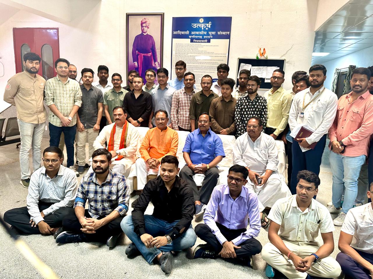 मुख्यमंत्री विष्णुदेव साय का ट्रायबल यूथ हॉस्टल का दौरा, छात्रों से संवाद कर सफलता के लिए किया प्रोत्साहित…