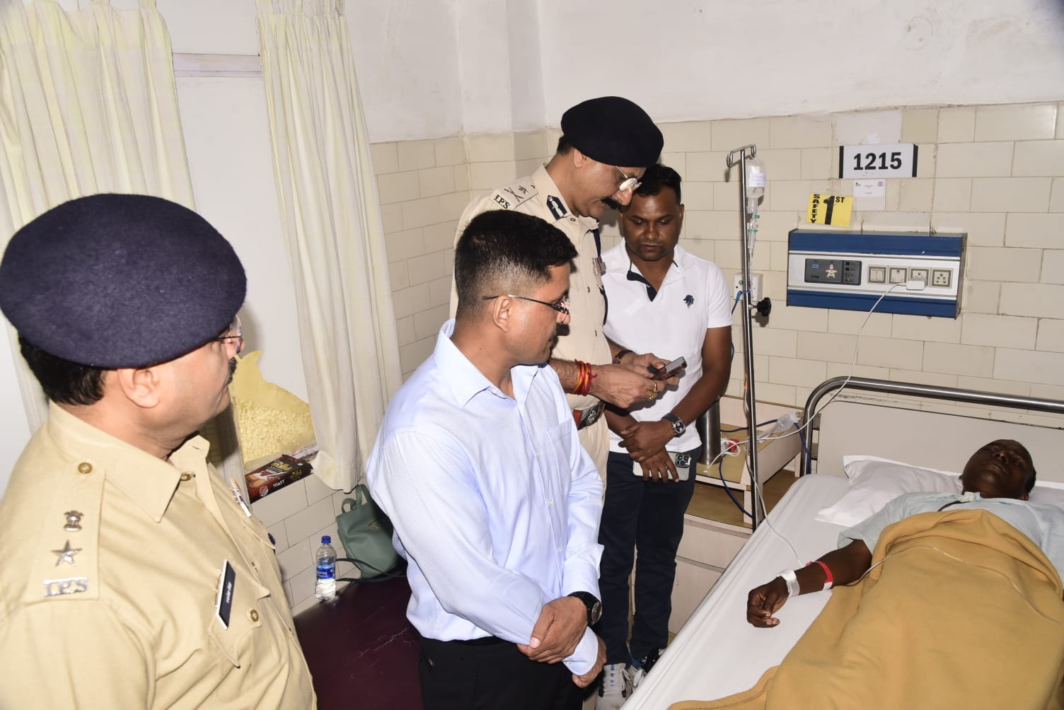 मुख्यमंत्री विष्णु देव साय ने बलौदाबाजार हिंसा में घायल पुलिस जवान संदीप खलको के शीघ्र स्वास्थ्य लाभ की कामना की…