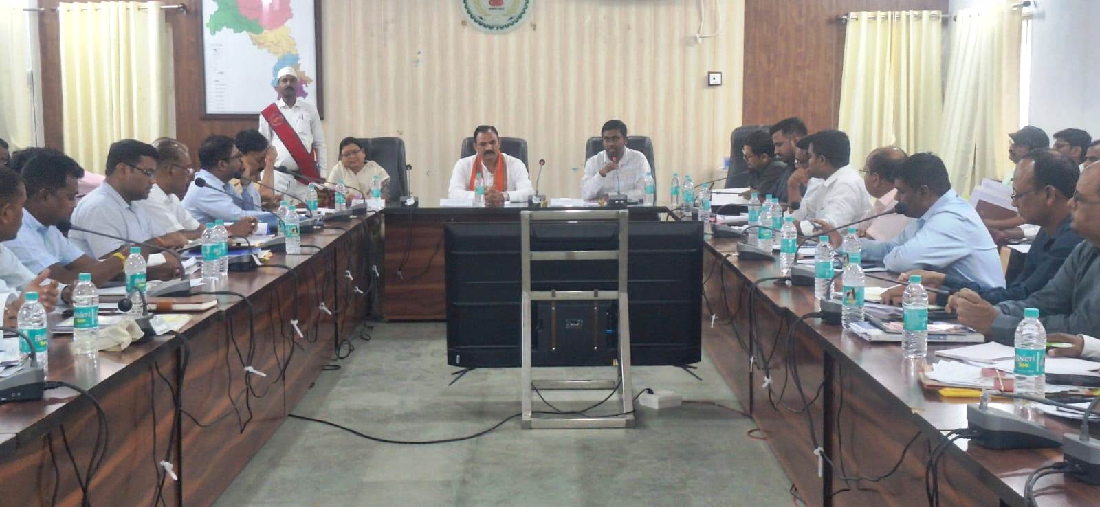 स्वास्थ्य मंत्री श्याम बिहारी जायसवाल ने ली मनेंद्रगढ़ में जिला अधिकरियों की समीक्षा बैठक…
