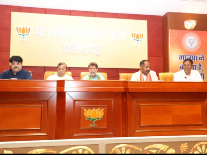 हमारी मेहनत, कार्य कुशलता, प्रबंधन क्षमता अद्भुत है इसकी चर्चा सभी जगह होती है – किरण देव