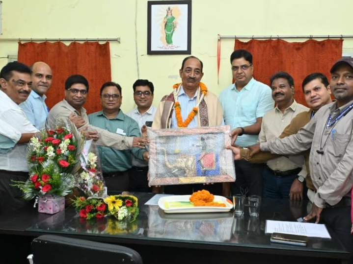 जनसंपर्क विभाग के उप संचालक श्री चतुर्वेदी को सेवानिवृत्ति पर दी गई भावभीनी विदाई…