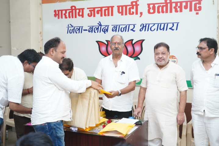 बृजमोहन ने बलौदा बाजार -भाटापारा में ली भाजपा के मतगणना अभिकर्ताओं की बैठक…