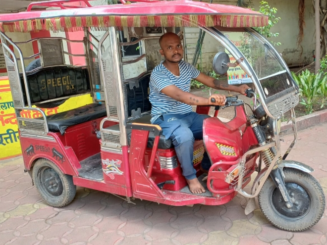 चोरी का ई-रिक्शा सहित आरोपी ओमकार साहू गिरफ्तार…