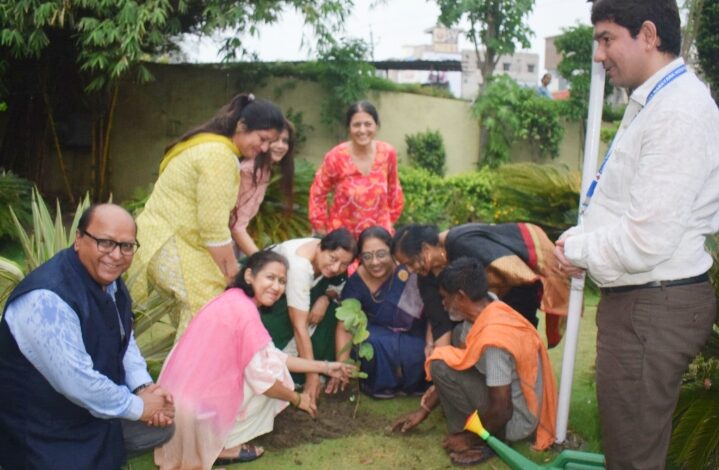 विश्व पर्यावरण दिवस के तहत छत्तीसगढ़ महिला चेम्बर के तत्वाधान में श्री नारायणा हॉस्पिटल में वृक्षारोपण कार्यक्रम संपन्न हुआ…