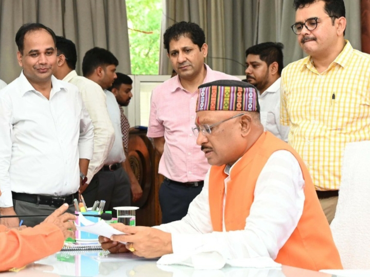 मुख्यमंत्री के जनदर्शन में किसान के खाते से फर्जी हस्ताक्षर कर रकम निकालने और केसीसी लोन लेने का मामला पहुंचा…