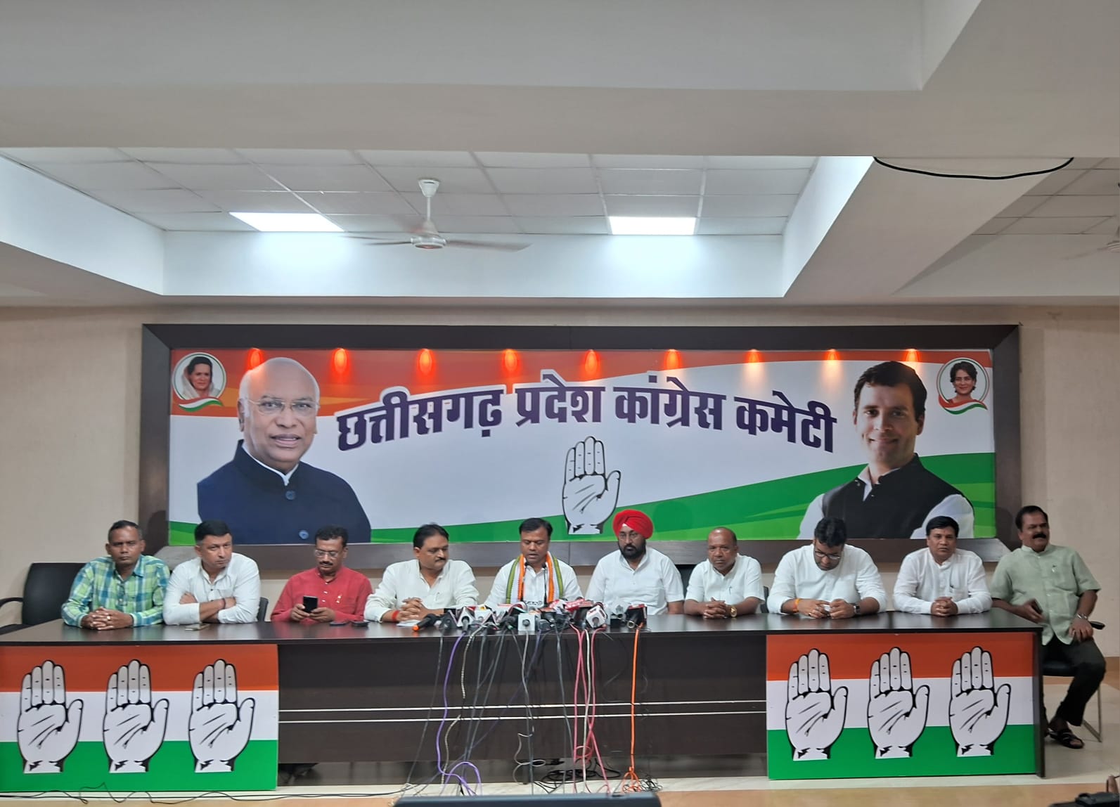 आदिवासी मुख्यमंत्री के राज में आदिवासी बच्चे की सरेआम पीट-पीट कर मार डाला गया…