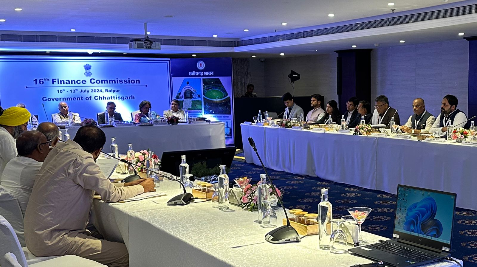 कांग्रेस पार्टी ने 21 बिंदु-वार सुझाव केन्द्रीय वित आयोग को लिखित में प्रतिवेदन के रूप में दिया…