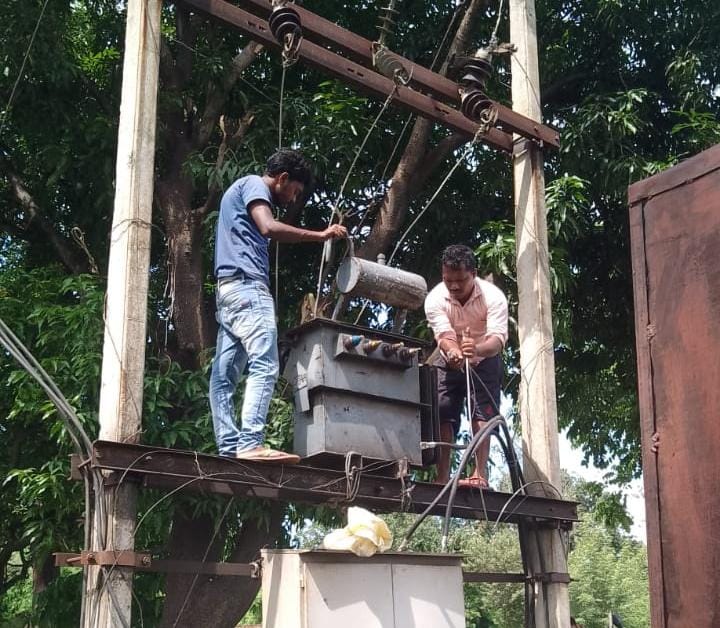 नया ट्रांसफार्मर लगने से रौशन हुआ बारो गांव, सीएम कैंप कार्यालय बगिया की पहल पर ग्रामीणों को मिली अंधेरे से मुक्ति…