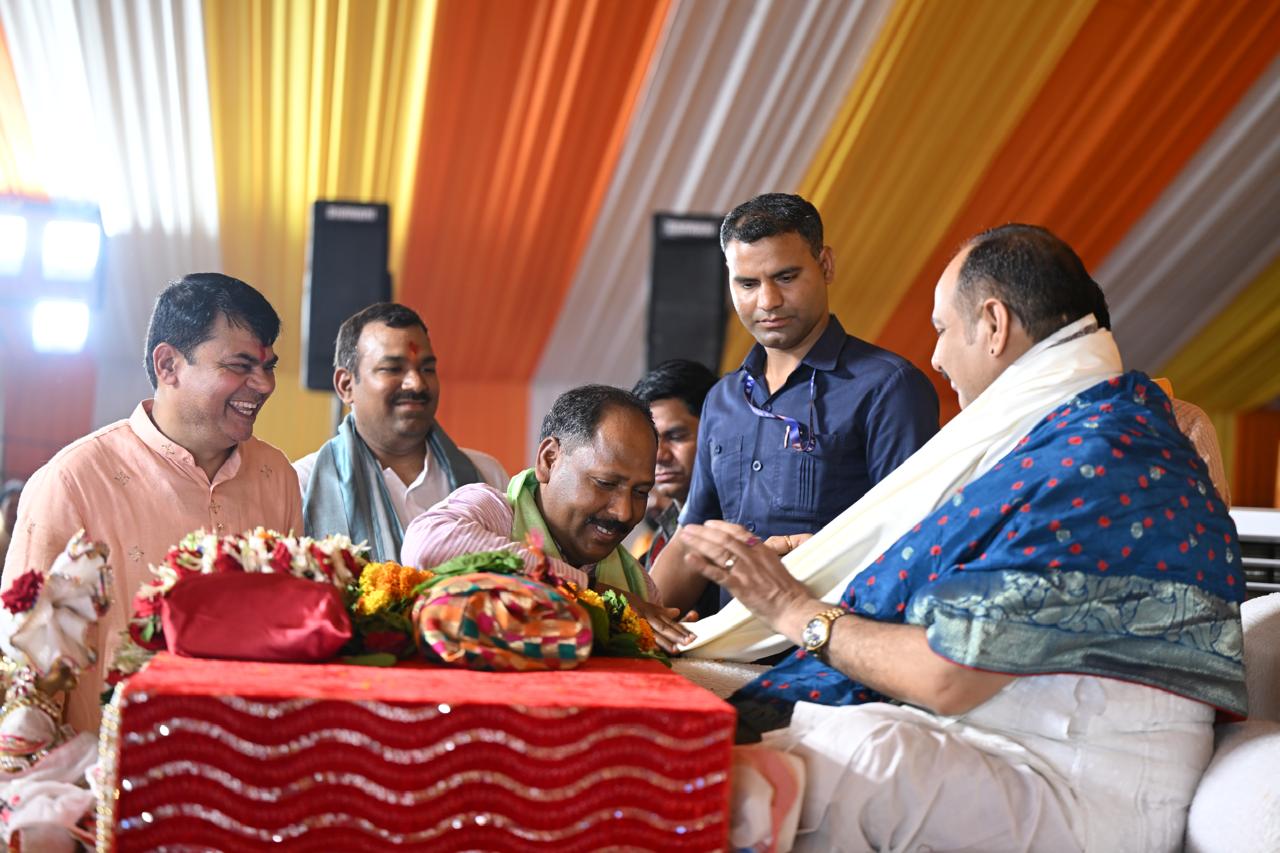 मंगलवार को शिव महापुराण में गणेश भगवन का हुआ मंगल विवाह: कथा के छठवें दिन भी लाखों भक्त पहुंचे, पंडित प्रदीप मिश्रा ने बताया पशुपतिनाथ व्रत का महत्व और विधि, CM साय की धर्मपत्नी और पुत्र हुए शामिल; कल अंतिम दिन की कथा सुबह 8 से 11 