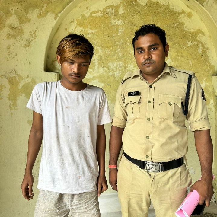 लोहे का धारदार कटार के साथ आरोपी आमीन खान उर्फ आमीन पटेल गिरफ्तार…