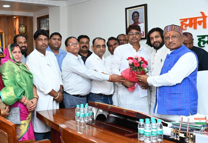 मुख्यमंत्री श्री साय से जिला सतनामी सेवा समिति के प्रतिनिधि मंडल ने की सौजन्य मुलाक़ात…