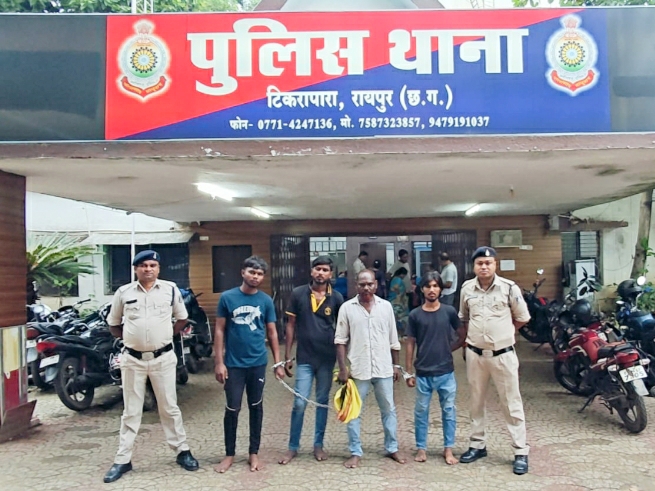 थाना टिकरापारा क्षेत्र में पुरानी विवाद को लेकर चाकू से हमला करने वाले 04 आरोपी गिरफ्तार…