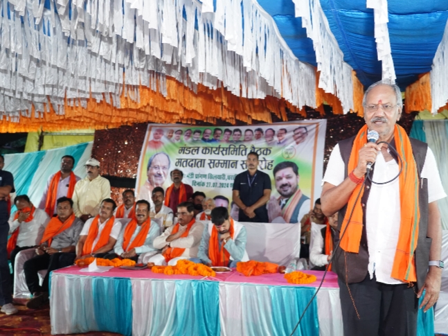 धरसीवां में सांसद बृजमोहन अग्रवाल, मतदाताओं का जताया आभार…