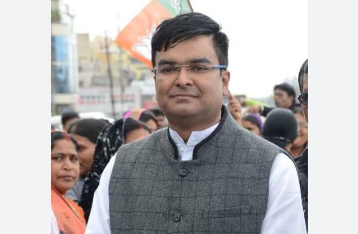 रायपुर महापौर ढेबर के एसएसपी को खुलेआम धमकाने के घृणित कृत्य पर हो कड़ी कार्रवाई-रिकेश सेन, कहा – “संविधान और कानून सर्वोपरि है, यह सबक कांग्रेसियों को सिखाना होगा”