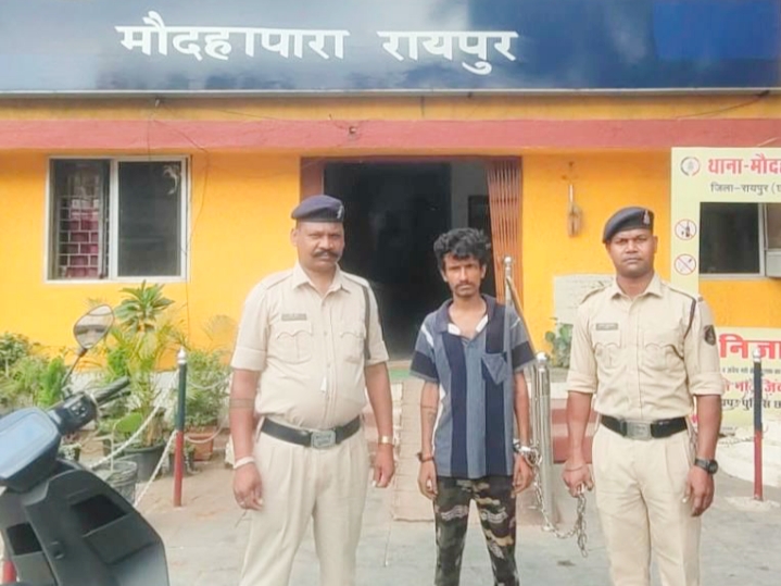 थाना मौदहापारा में एक बटनदार धारदार चाकू के साथ आरोपी अनिकेत यादव उर्फ शेरा गिरफ्तार…