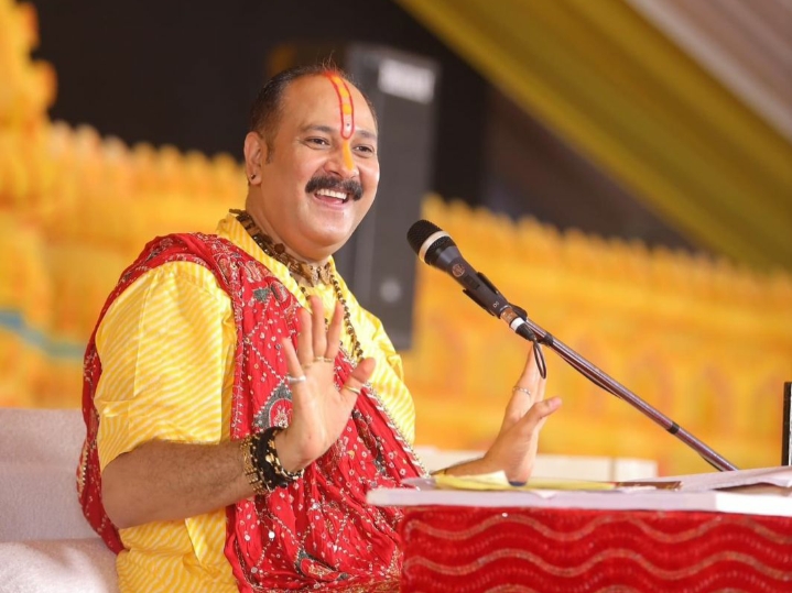 भिलाई में शिव महापुराण के सांतवें और अंतिम दिन शिव भक्तों का जलसैलाभ: पंडित प्रदीप मिश्रा को सुनने जुटे लाखों श्रद्धालु, महाराज ने कहा- “जूता, कपड़ा और रिश्ता जब कष्ट दें… उसे त्याग दो, भाजपा पार्षदों ने की मुलाकात, आयोजक दया सिंह ने जताया आभार…