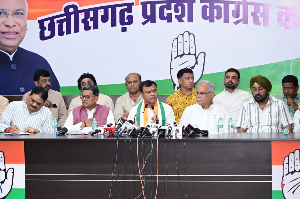 प्रदेश कांग्रेस अध्यक्ष दीपक बैज, नेता प्रतिपक्ष डॉ. चरणदास महंत, पूर्व मुख्यमंत्री भूपेश बघेल ने पत्रकार वार्ता को संबोधित किया…