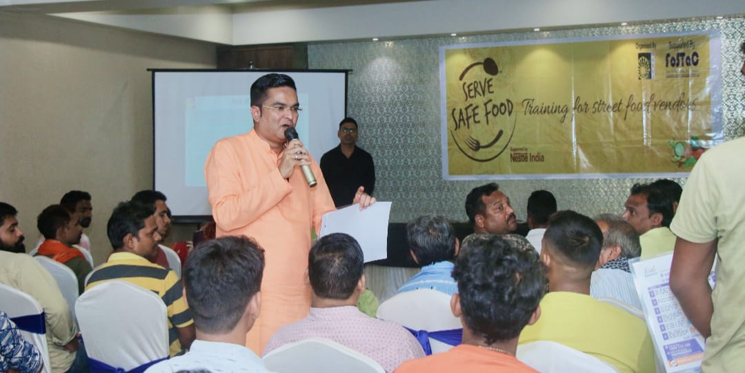 अब ट्रेनिंग प्राप्त स्ट्रीट वेंडर्स ही कर सकेंगे व्यवसाय, एफएसएसएआई सर्टिफिकेट वालों को गुमटी दुकान आबंटन में देंगे प्राथमिकता – रिकेश सेन