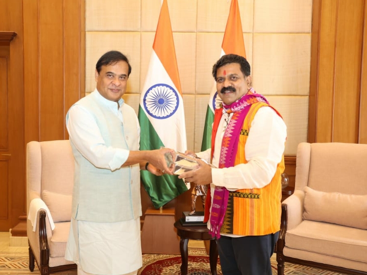उपमुख्यमंत्री विजय शर्मा ने असम के मुख्यमंत्री हिमन्त बिस्वा सरमा से की मुलाकात…