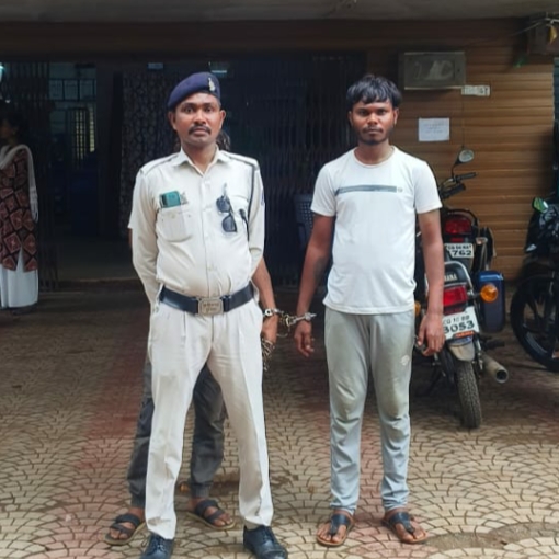 थाना टिकरापारा क्षेत्र में खीरसिंधु नायक जेल से छूटने के बाद धारदार चाकू लेकर लोगो को डराते धमकाते धारदार चाकू के साथ रंगेहाथ गिरफ्तार…