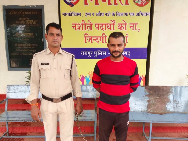 धारदार चाकू के साथ आरोपी मिथलेश यादव गिरफ्तार…