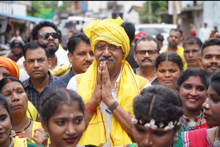 रायपुर सांसद बृजमोहन अग्रवाल राजधानी के राजेंद्र नगर में विश्व आदिवासी दिवस पर आयोजित शोभा यात्रा में शामिल हुए…