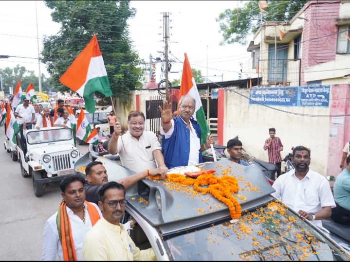सांसद बृजमोहन अग्रवाल ने निकाली तिरंगा यात्रा…
