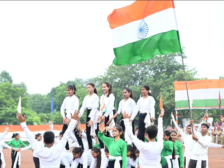 स्वतंत्रता दिवस पर पुलिस परेड ग्राउण्ड में आकर्षक सांस्कृतिक कार्यक्रम…