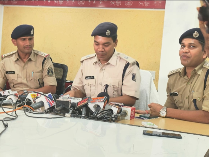 थाना टिकरापारा क्षेत्रांतर्गत स्थित कौशल्या विहार (कमल विहार सेक्टर-1) में मकान एवं जमीन दिलाने के नाम पर लगभग 01 करोड़ रूपये की ठगी करने वाला मुख्य अंतर्राज्यीय आरोपी गिरफ्तार…