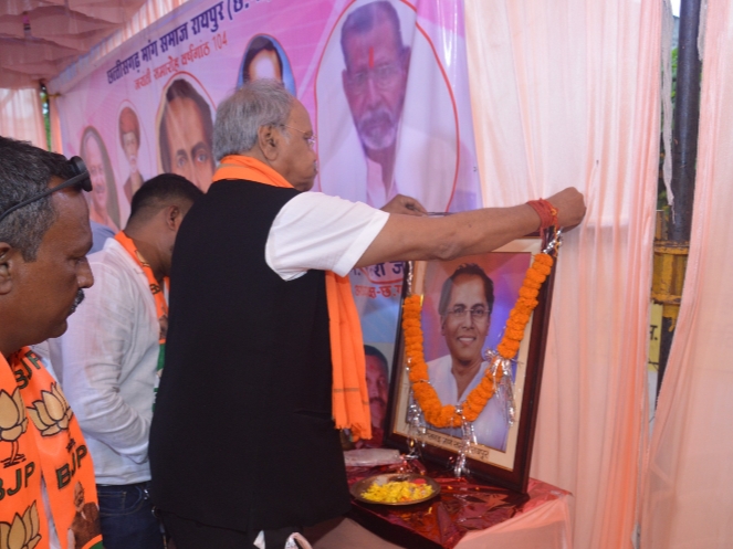 अण्णा भाऊ साठे की 104 वीं जयंती समारोह में शामिल हुए सांसद : बृजमोहन अग्रवाल