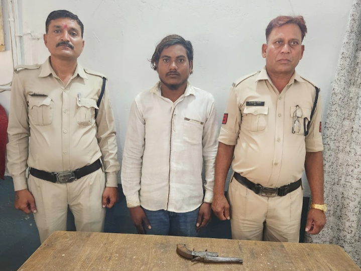 देसी कट्टे के साथ आरोपी शंकर कुमार धृतलहरे गिरफ़्तार…